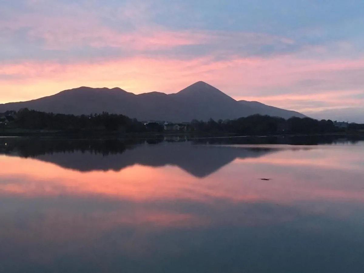 Surveyors House Apt, Westport, Lovely 2 Bed 2 Bath 爱尔兰